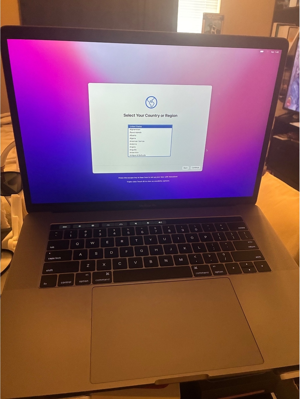 99.99% Macbook Pro 15”MacOS 2022, Ram 16gb, SSD 512gb, Apple I7-Core